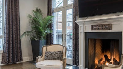 Enhance your backyard oasis with a stylish outdoor rug_pic1