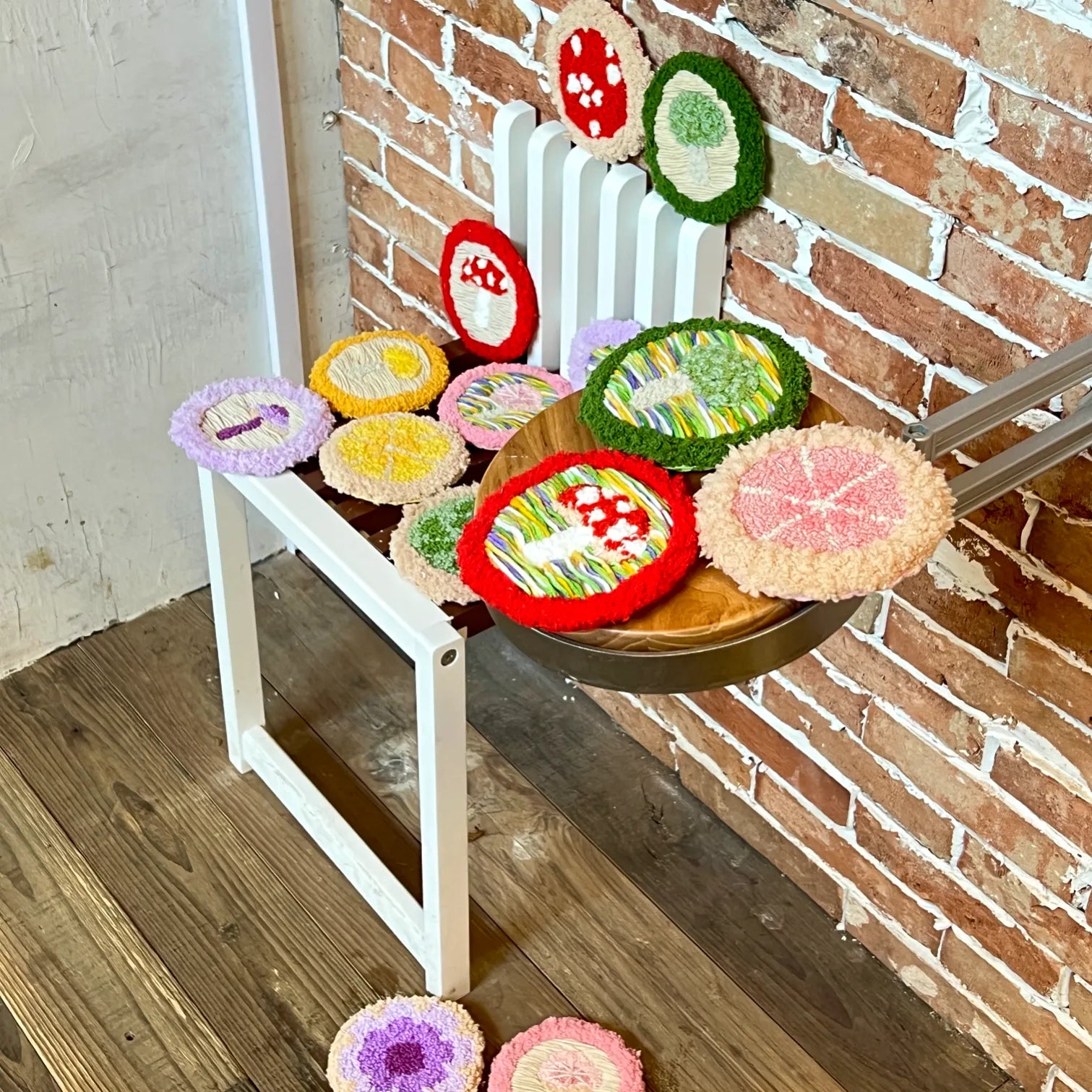Transform Your Living Room with Fly Agaric Decor_pic1