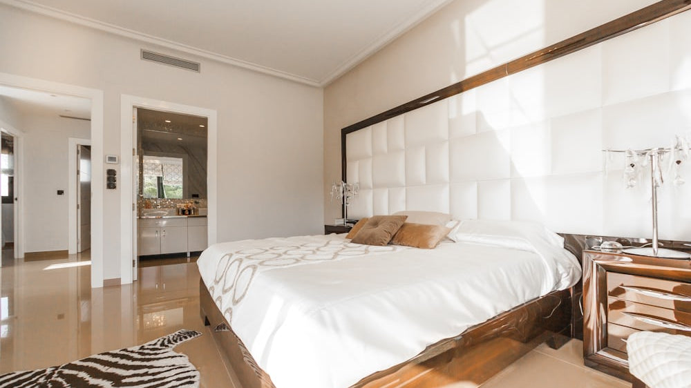 15 Bedroom Rug Ideas to Spice Up the Floors_pic1