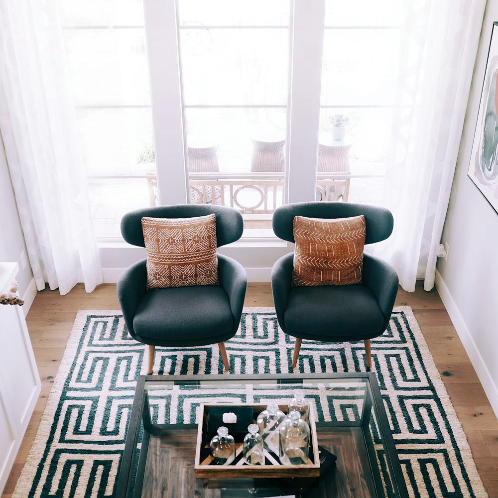 Enhance Your Living Room with a Stylish Rug_pic1