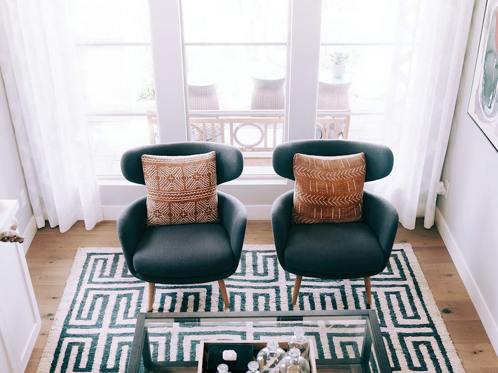 Enhance Your Living Room with a Stylish Rug_pic1