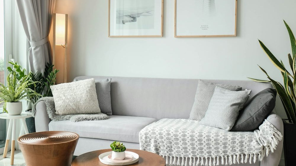 Complement Your Bedside Rug with Coordinating Decor Elements_pic1