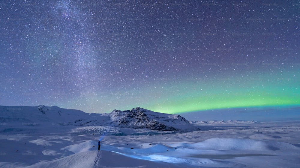 Mesmerizing Aurora: Incorporating the Beauty of the Northern Lights in Home Design_pic1
