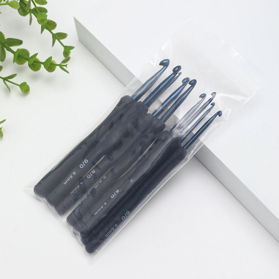Crochet Tool - Stainless Steel Crochet Hook with bule Soft Handle
