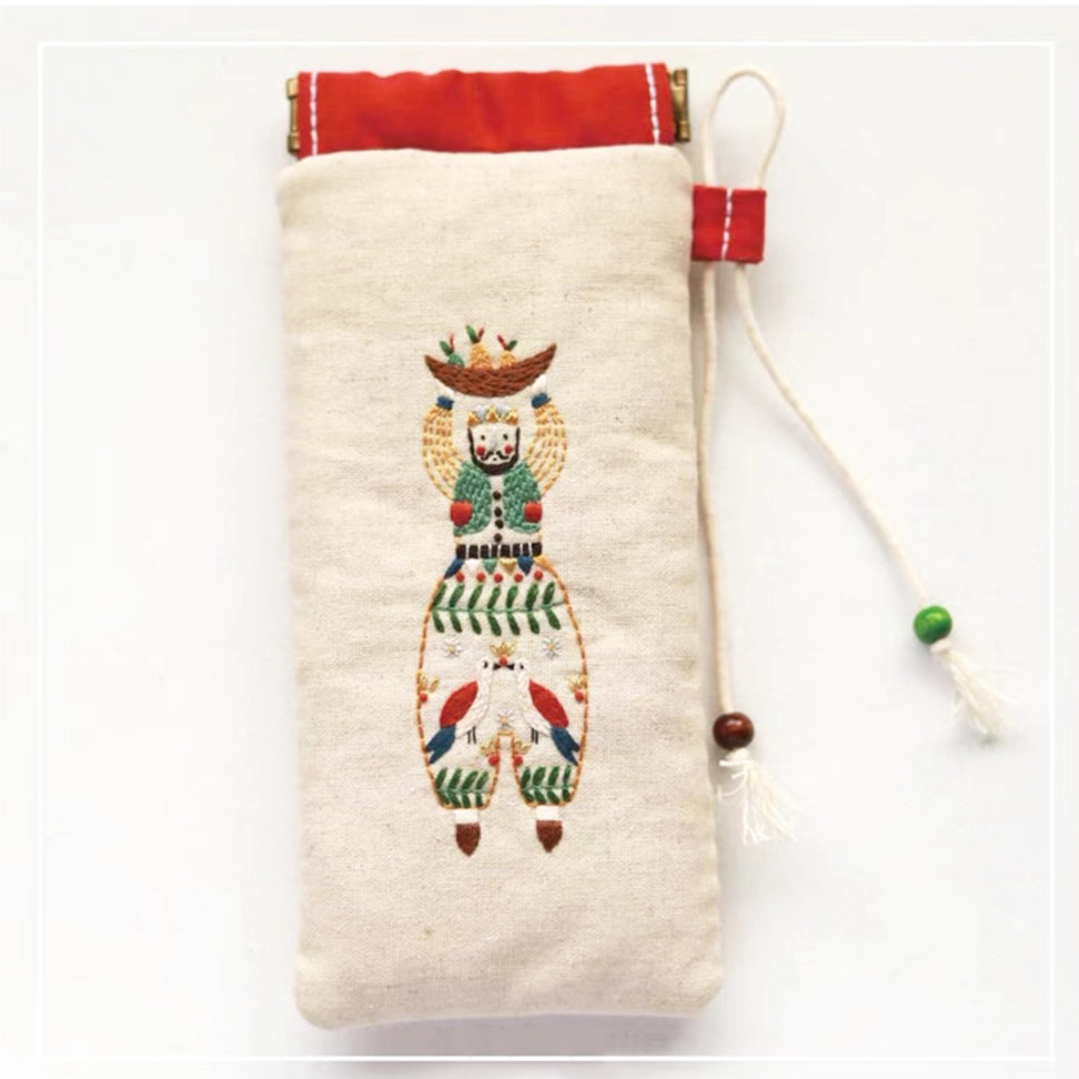 DlY Embroidery - Eyeglass Case